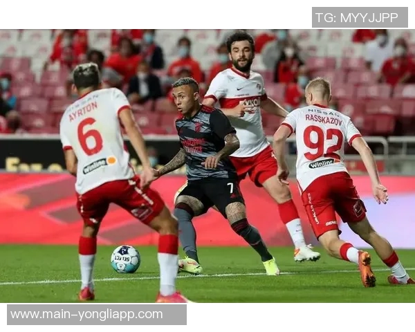 本菲卡对球迷模仿猴子跳舞事件展开调查或将面临开除会员籍处分